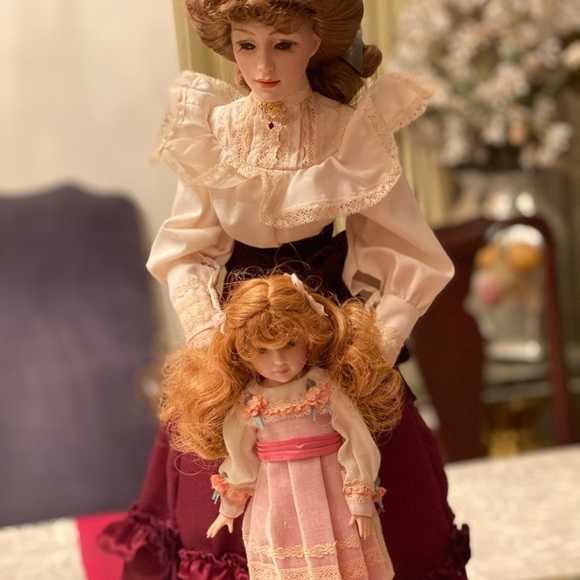 Vintage Franklin Heirloom Dolls(Set of 4) - Picture 7 of 16